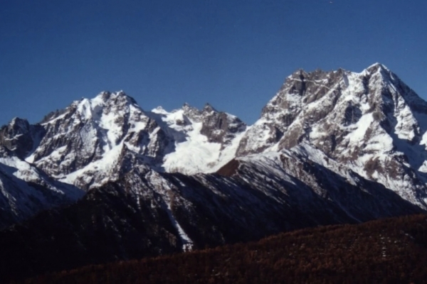 扎拉雀尼峰图片