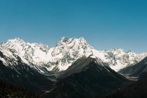 扎拉雀尼峰图片