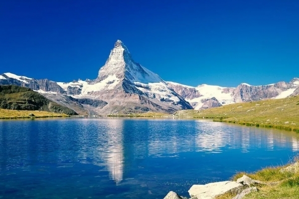 阿克塔什峰图片