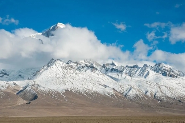 卓木拉日峰图片