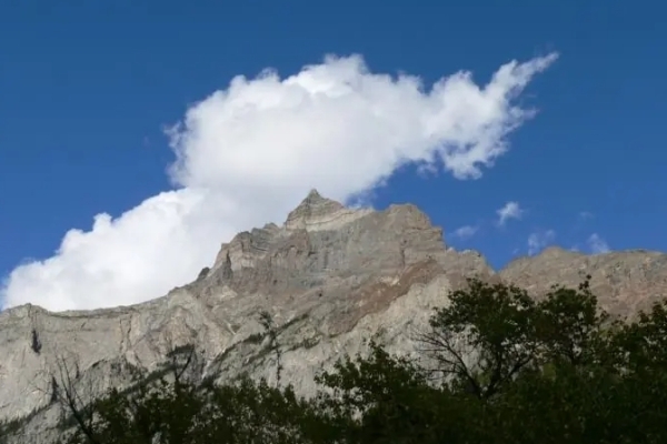 宁波查日神山图片