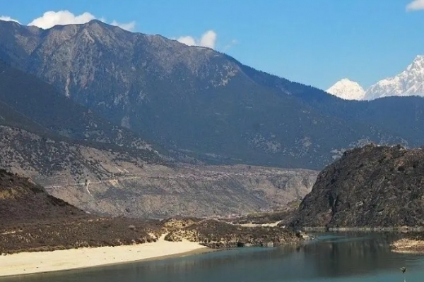 加拉白垒峰图片