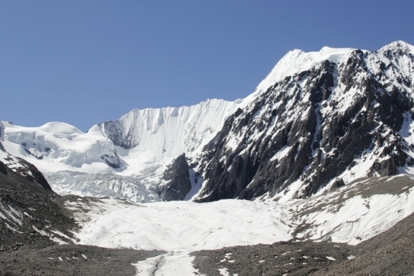 勒多漫因峰图片