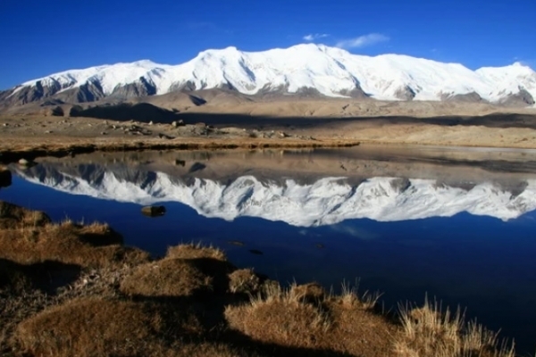 公格尔九别峰图片