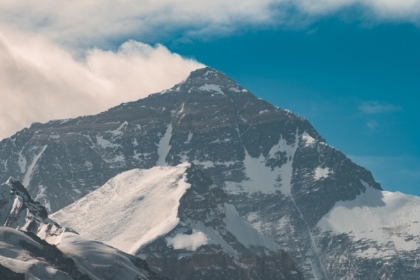 珠穆朗玛峰图片
