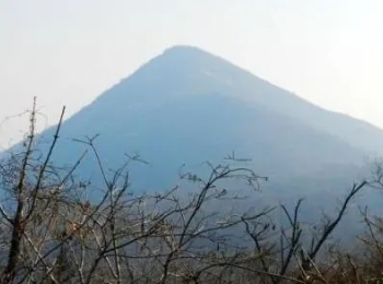 鹰游山