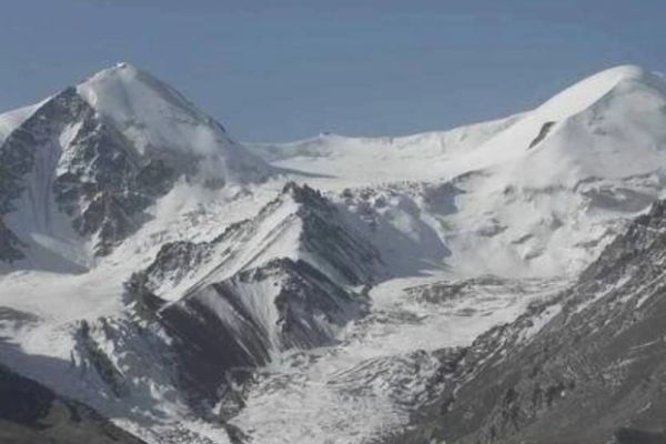 格拉丹东雪山图片