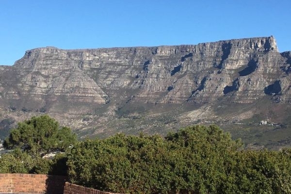 角合翟日桌子山图片