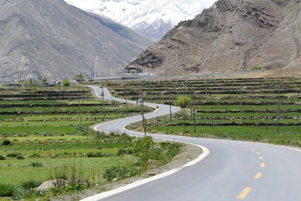 亚堆扎拉山图片